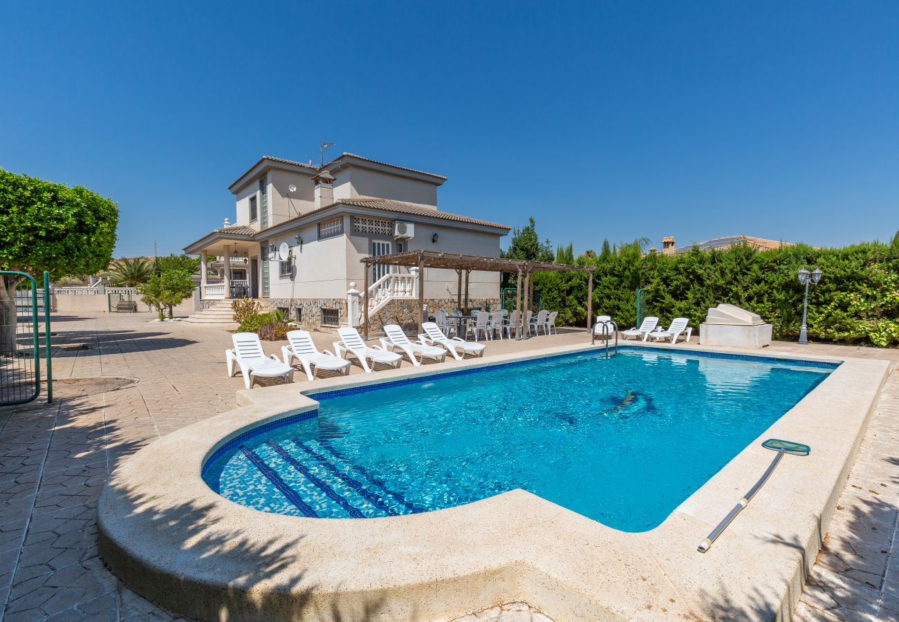 Villa en Muchamiel con piscina