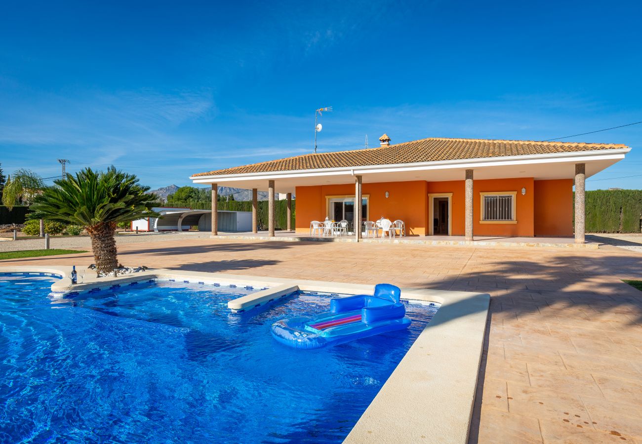 Villa en Alicante con piscina privada