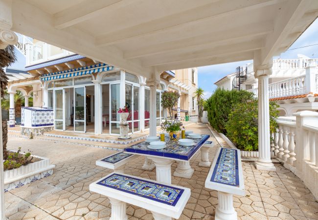 Villa en Orihuela Costa - Fidalsa Mediterranean Beachfront