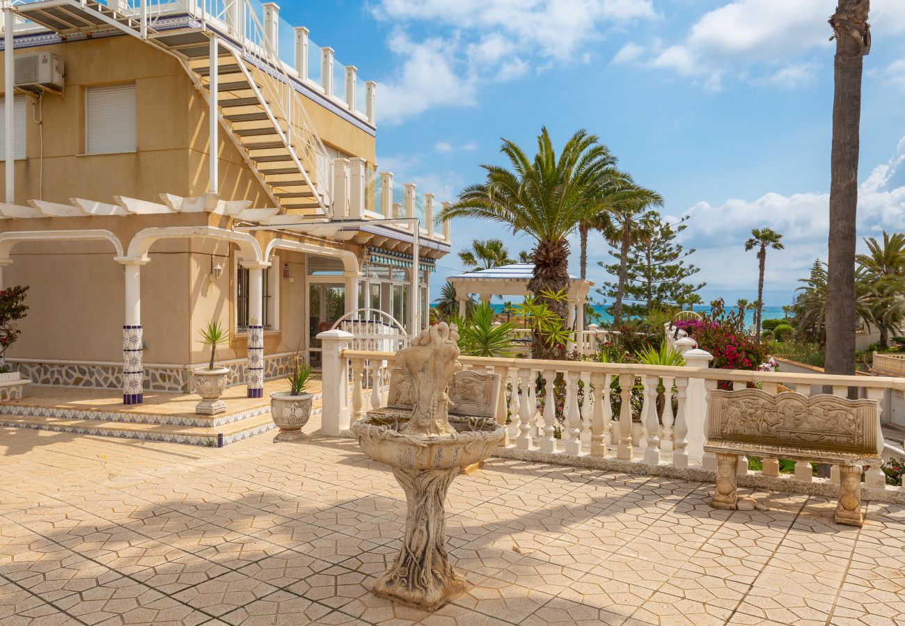 Villa en Orihuela Costa - Fidalsa Mediterranean Beachfront