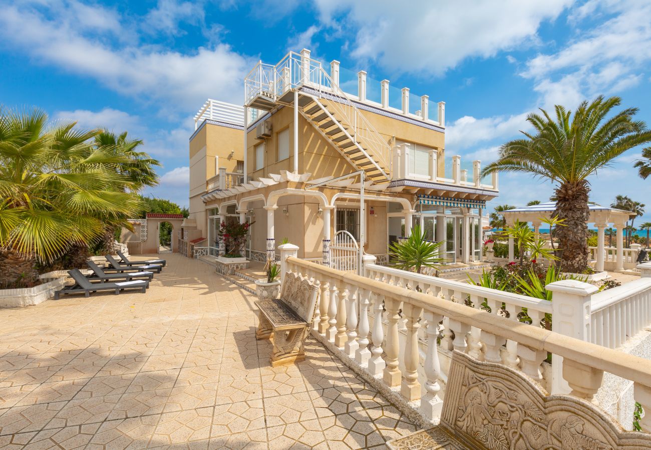 Villa en Orihuela Costa - Fidalsa Mediterranean Beachfront