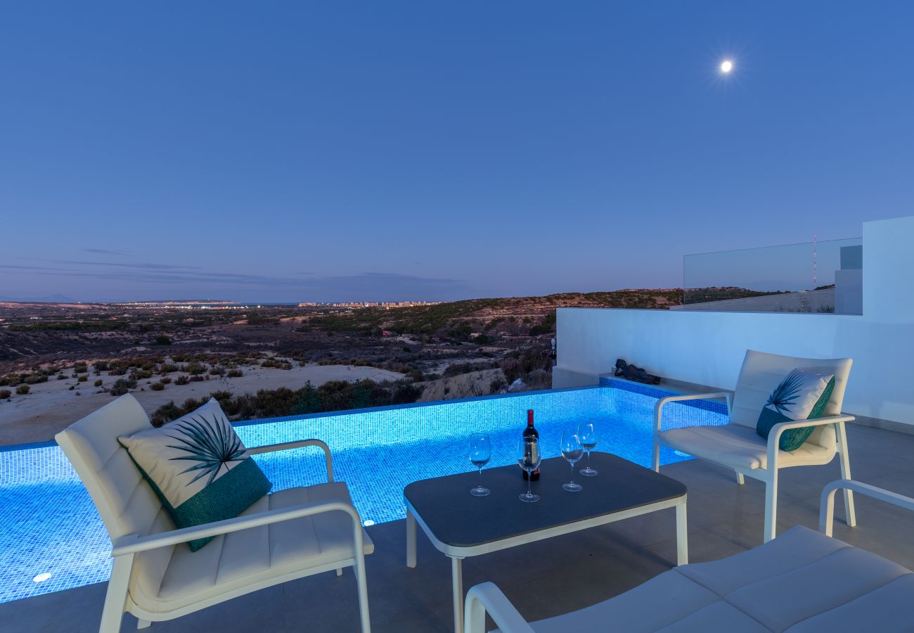 Villa en Alicante con piscina privada