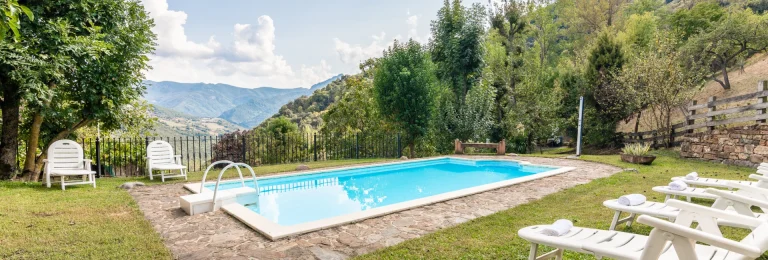 Mejores-villas-vacacionales-con-piscina-en-el-norte-de-españa.webp