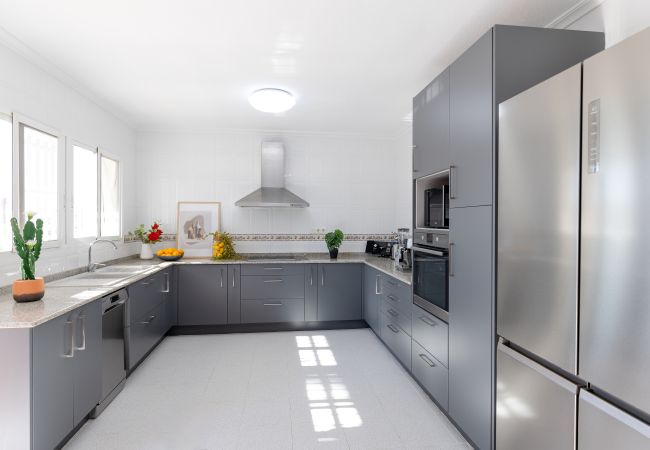 Villa in Alicante - Urban Elegance by Fidalsa Villa in Alicante - Urban Elegance by Fidalsa