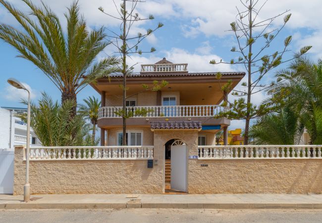 Villa in Manga del Mar Menor - Seaside Elegance by Fidalsa