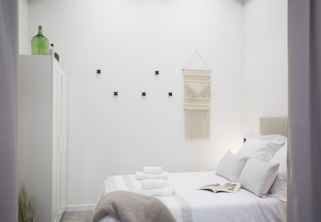 Studio in Valencia / València - Parque Central II