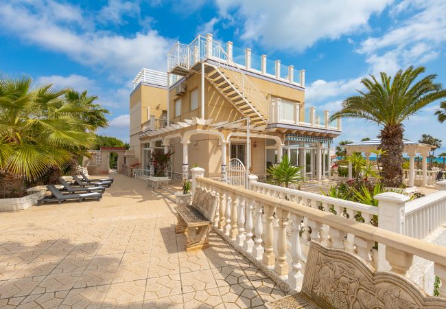 Villa in Orihuela Costa - Fidalsa Mediterranean Beachfront Villa in Orihuela Costa - Fidalsa Mediterranean Beachfront