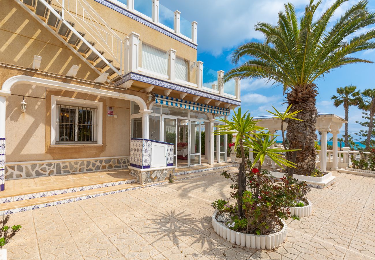 Villa in Orihuela Costa - Fidalsa Mediterranean Beachfront