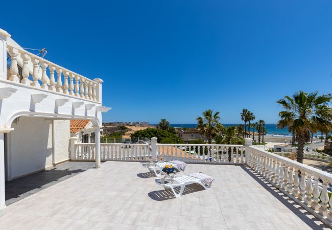 Villa in Orihuela Costa - Fidalsa Grand Mediterranean Beachfront Villa in Orihuela Costa - Fidalsa Grand Mediterranean Beachfront