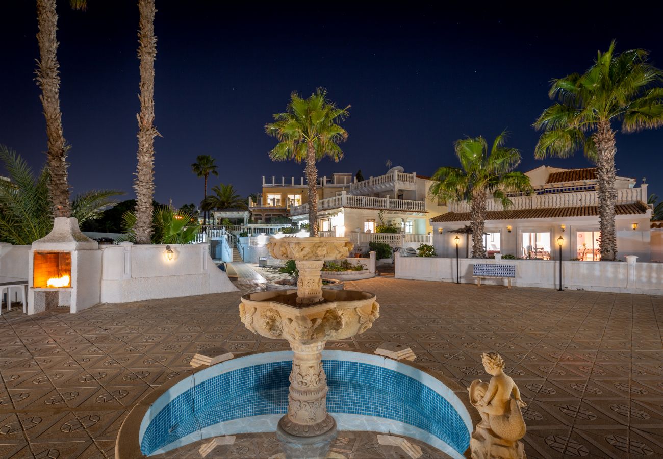 villa with swimming pool and garden on the Orihuela coast