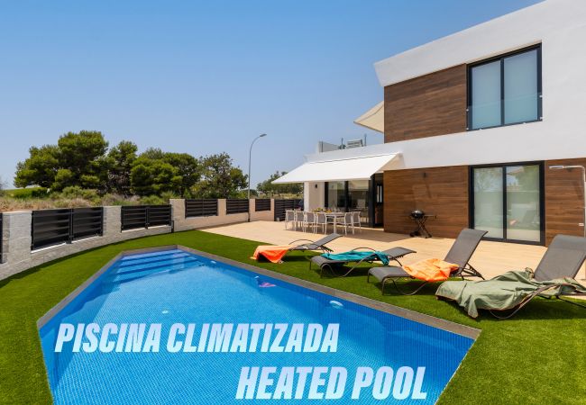Villa/Dettached house in El Campello - Luxurious & Comfy by Fidalsa
