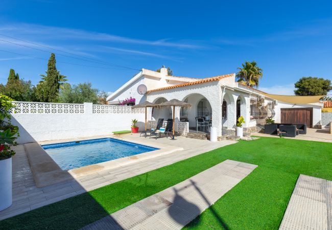 Вилла на Торревьеха / Torrevieja - Fidalsa Relax Piscina tu Refugio