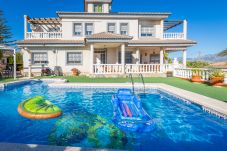 villa en Muchamiel privada. con piscina y cerca de principales playas