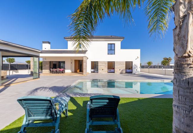 Вилла на Catral - Palm Breeze Villa by Fidalsa Вилла на Catral - Palm Breeze Villa by Fidalsa