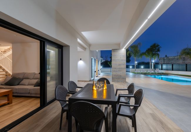 Вилла на Catral - Palm Breeze Villa by Fidalsa Вилла на Catral - Palm Breeze Villa by Fidalsa