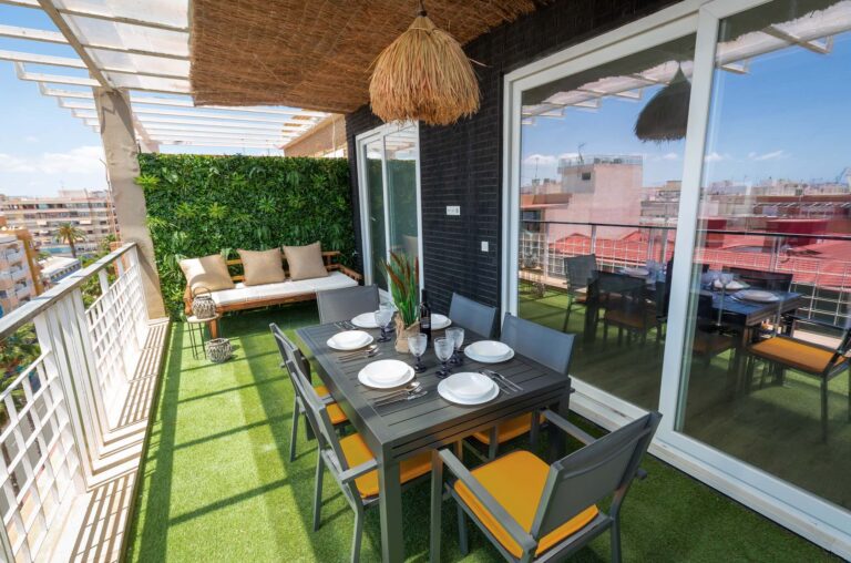 Terraza en un piso turístico en Alicante